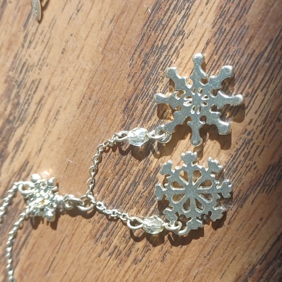 Retro Avon Snowflakes Lavalier Necklace, 16" silver plated. - Picture 4 of 4